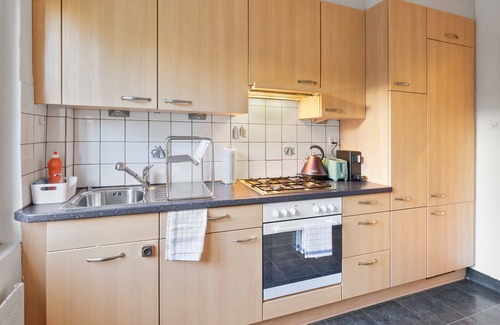 Seebach Apartment | Simple Zurich APT Near Public Transport