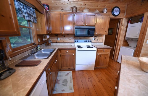 Williamstown House | Simpler Times- Mineral Bluff GA 2br/2ba-Hot Tub- Wifi-Firepit