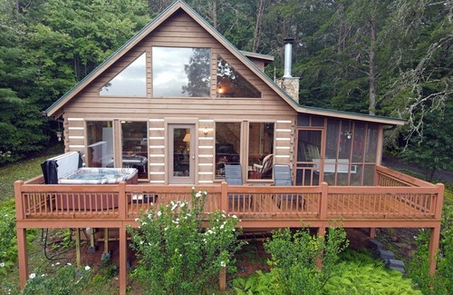 Williamstown House | Simpler Times- Mineral Bluff GA 2br/2ba-Hot Tub- Wifi-Firepit