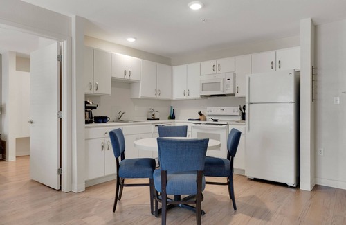 Far North Central Apartment | Simplicity At the Rim 1213 I Comfy 2 Bed 2 Bath