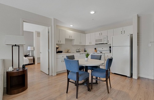 Far North Central Apartment | Simplicity At the Rim 1304 I Comfy 2 Bed 2 Bath