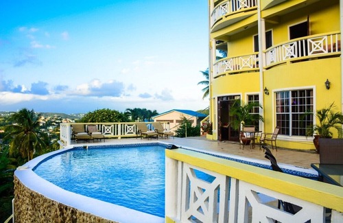 Marisule House | Simply Heavenly! Large Self Catered Apartments With Huge Pool - Apartment With Pool View