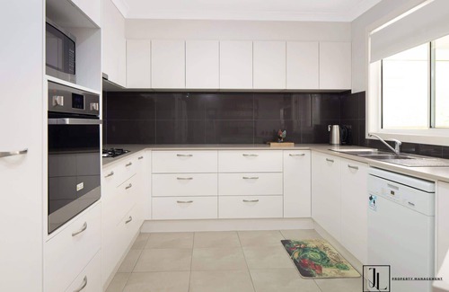 Malua Bay House | Simply Sylvan | Walk to Beach, Club & Shops