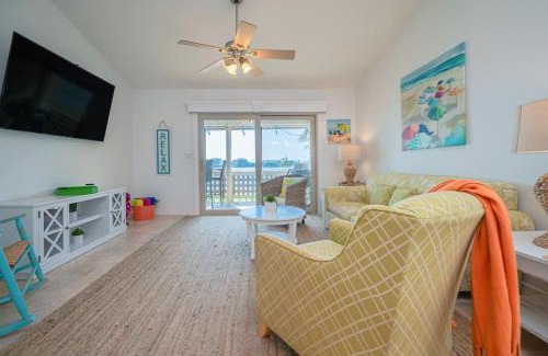 Harbor Oaks House | Simply Wonderful Condo with Bayview Private Pier and Pools