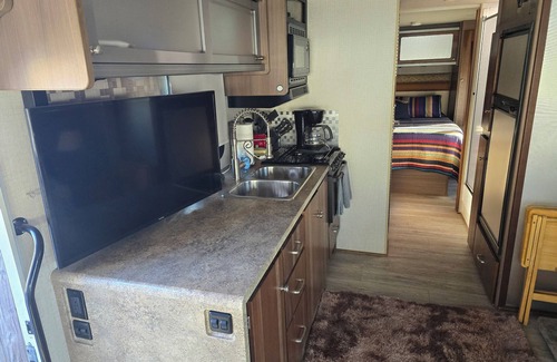 Midlothian House | Sindi the RV-Private, Secluded, Stationary