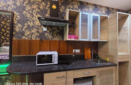 Greater Noida Apartment | Singh Comfy Stay At Mall