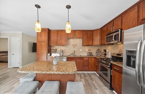 Schaumburg House | Single Family home in Schaumburg, IL 3 bed/2 full baths/fully fenced backyard