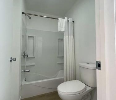 Lake City Hotel | Single King Room