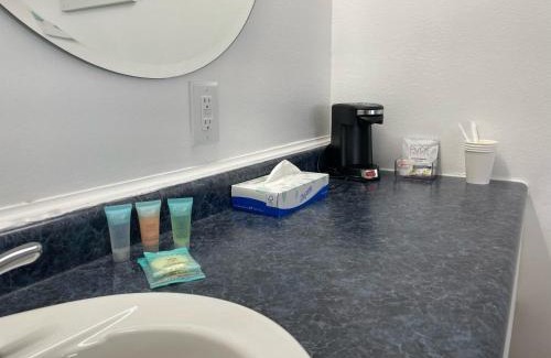 Lake City Hotel | Single King Room