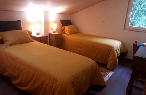 Saint-Leon-sur-Vezere Bed & Breakfast | Single rooms with shared kitchen and bathroom.