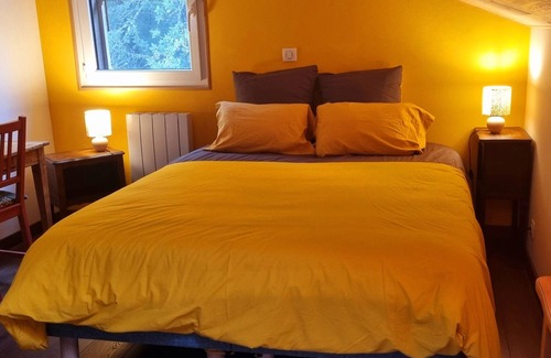 Saint-Leon-sur-Vezere Bed & Breakfast | Single rooms with shared kitchen and bathroom.