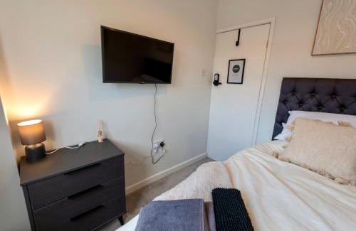 Barnt Green House | Single room in brand new 5 bedroom home BW Room 2
