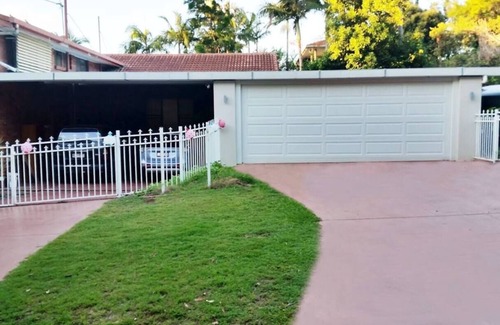 McDowall House | Single room in large house