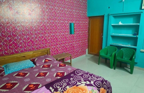 Puri House | single room with attach bathroom ,kitchen ,air condition,free wifi .travel serv.