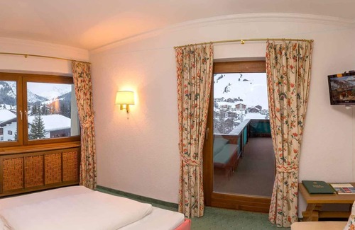 Lech am Arlberg Hotel | Single Room with Balcony - Hotel Kristberg