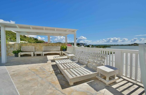 Orient Bay Bed & Breakfast | Single room with pool 5 min from Hope Estate