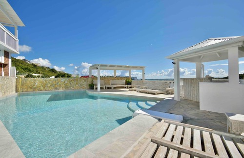 Orient Bay Bed & Breakfast | Single room with pool 5 min from Hope Estate
