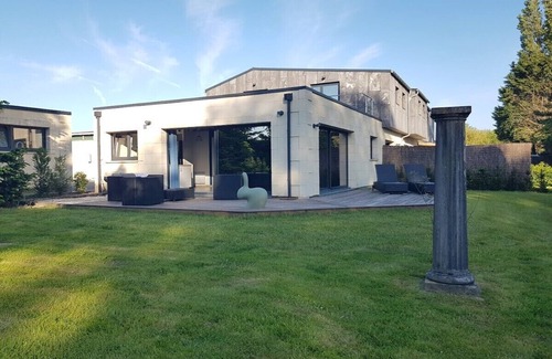Les Attaques Apartment | Single storey apartment, bright, free parking