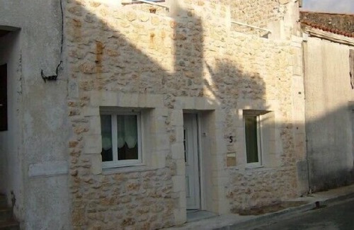 L'Eguille Apartment | Single storey house in the village of L'Eguille sur Seudre