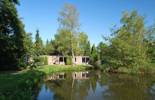 Vledder House | Single-storey house with garden, in a natural area