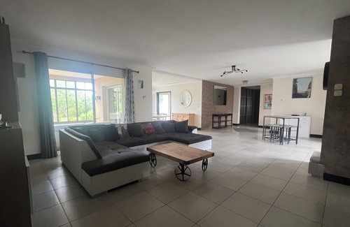 Loudun House | Single storey PMR access with swimming pool in the countryside