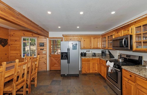 Upper Moonridge Cabin | Single-Story! Pet Friendly! Hot Tub! Pool Table!