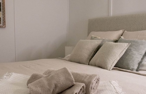 Singleton House | Singleton Seaside Bungalow Retreat 3 minute walk to the beach.