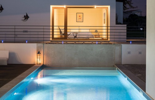 Magoito Villa | SINTRA BEACH HOUSE, Sintra-Cascais Park with Heated Pool. Long term rates.