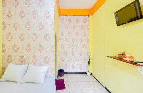 Mojokerto Hotel | Sion Homestay Mitra RedDoorz near Terminal Kertajaya Mojokerto