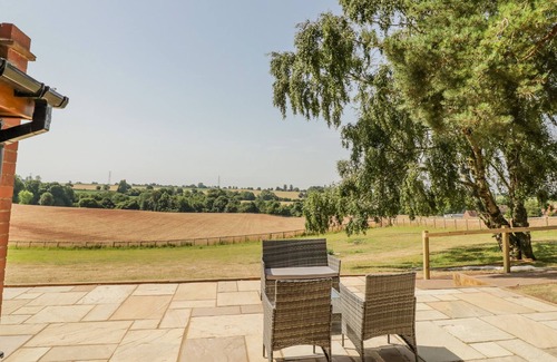 Iverley Cabin | SION LODGE, pet friendly, with hot tub in Belbroughton