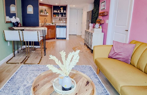 Fort Myers River District Condo | Sip and Sage Skyline- City and Water Views 2bedroom POOL Downtown Fort Myers