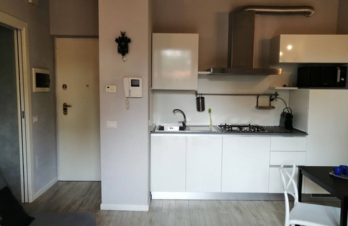 Lugana Apartment | Sirmione 'villa Lucrezia' holiday apartment with swimming pool near Terme Virgilio