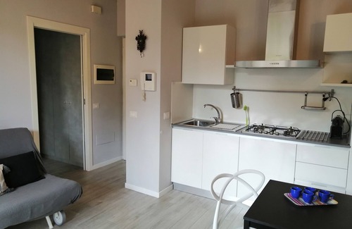 Lugana Apartment | Sirmione 'villa Lucrezia' holiday apartment with swimming pool near Terme Virgilio
