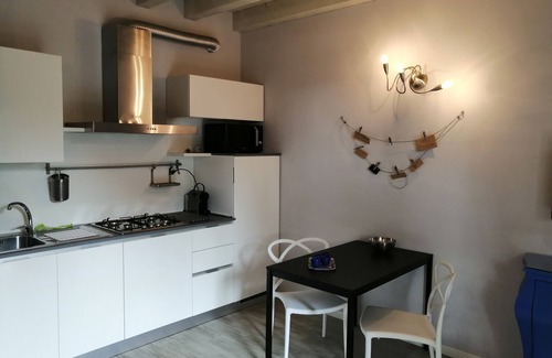 Lugana Apartment | Sirmione 'villa Lucrezia' holiday apartment with swimming pool near Terme Virgilio