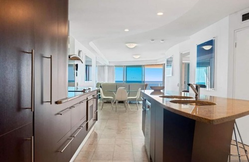 Mooloolaba Apartment | Sirocco 903 Oceanfront Luxury Sub-Penthouse