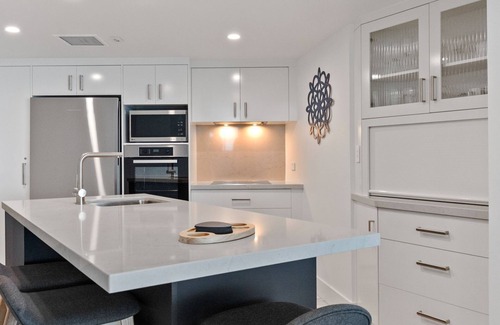 Mooloolaba Apartment | Sirocco 906 by G1 Holidays - Two Bedroom Beachfront Oceanview Apartment in Sirocco Resort