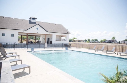 Kerens RV Rental | Site 162 @ Peninsula Point