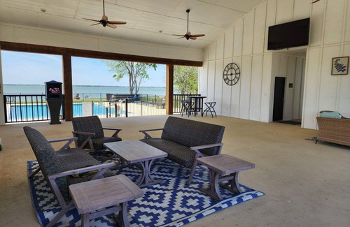 Kerens RV Rental | Site 162 @ Peninsula Point