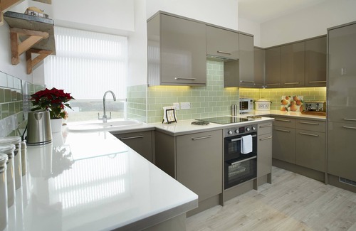 Llantwit Major Cottage | Situated at Nash Point Lighthouse, Stella provides accommodation for up to five guests.