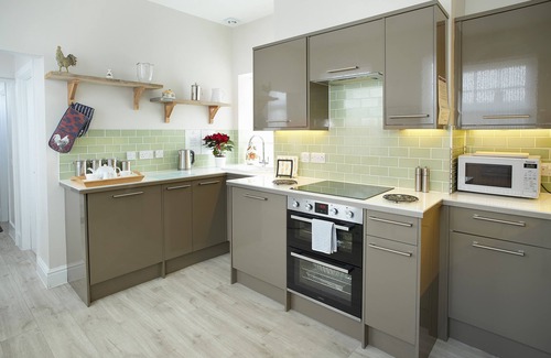 Llantwit Major Cottage | Situated at Nash Point Lighthouse, Stella provides accommodation for up to five guests.