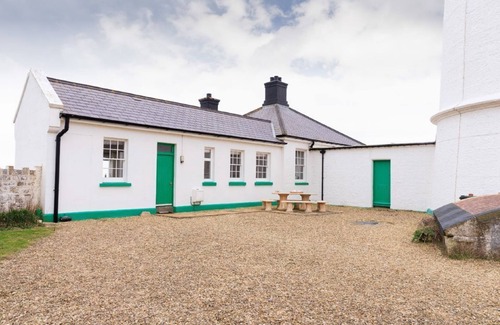 Llantwit Major Cottage | Situated at Nash Point Lighthouse, Stella provides accommodation for up to five guests.
