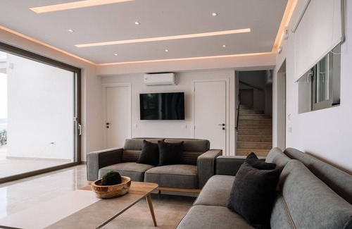 Agios Sostis House | Situated in an enviable beachside location, overlooking the picturesque fishing harbour of Agios Sos