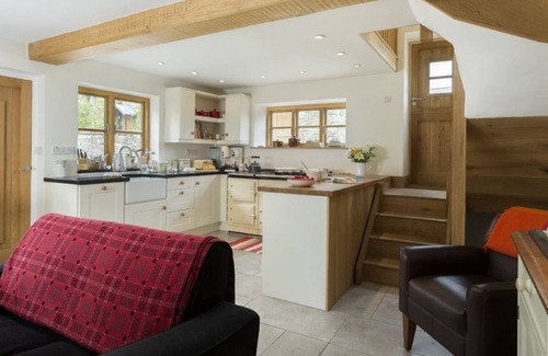 Wall-under-heywood Cottage | Situated on the edge of the Shropshire Hills, New Inn Cottage, a 2 guest holiday home provides excel