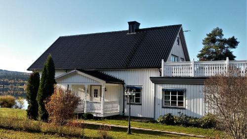 Torsby House | Sjöbo, Urlaub direkt am See