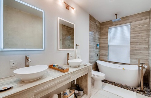 Near East Side Bed & Breakfast | Sj2 Unique and Stylish Suites Downtown