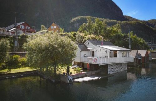 Vaksdal Municipality Villa | Sjötun Fjord Cabin, with boat