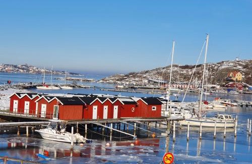 Bohus-Bjorko Apartment | Skärgårdsidyll på Björkö med gångavstånd till havet