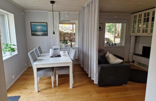 Bohus-Bjorko Apartment | Skärgårdsidyll på Björkö med gångavstånd till havet