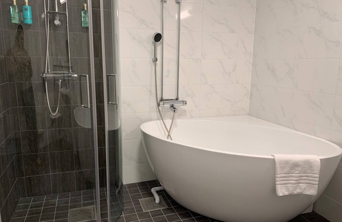 Norra Skara Hotel | Skara Konsthotell