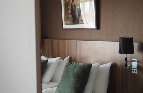 Norra Skara Hotel | Skara Konsthotell